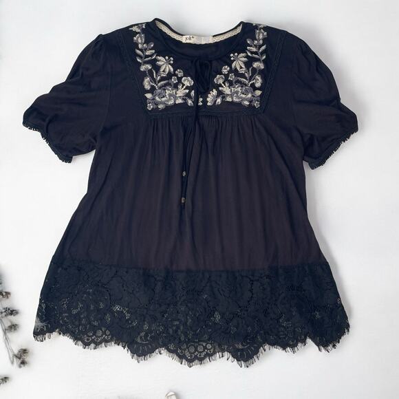 Jolt Black Embroidered Boho Blouse M Lace Hem Whimsygoth Cottagecore Tunic Top - Picture 1 of 4